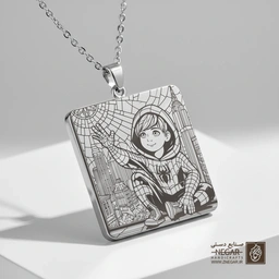 گردنبند طرح پسر بچه در لباس اسپایدرمن (حکاکی لیزری فایبر، مدل قاب مربع) کد 503223