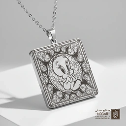 گردنبند طرح ایستاده توئیتی در قاب دکوراتیو (حکاکی لیزری فایبر، مدل قاب مربع) کد 503721