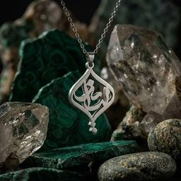 گردنبند اسم لیندا داخل کادر اسلیمی کد 7212